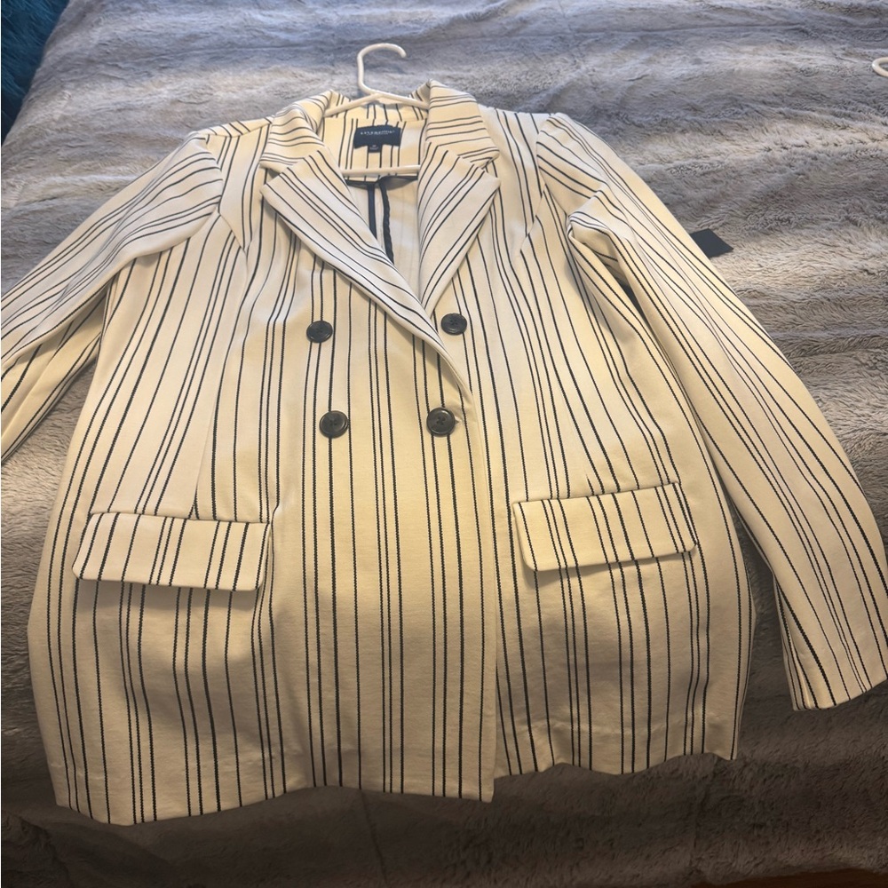 Liver pool white and black pinstriped layer size m. New with tags